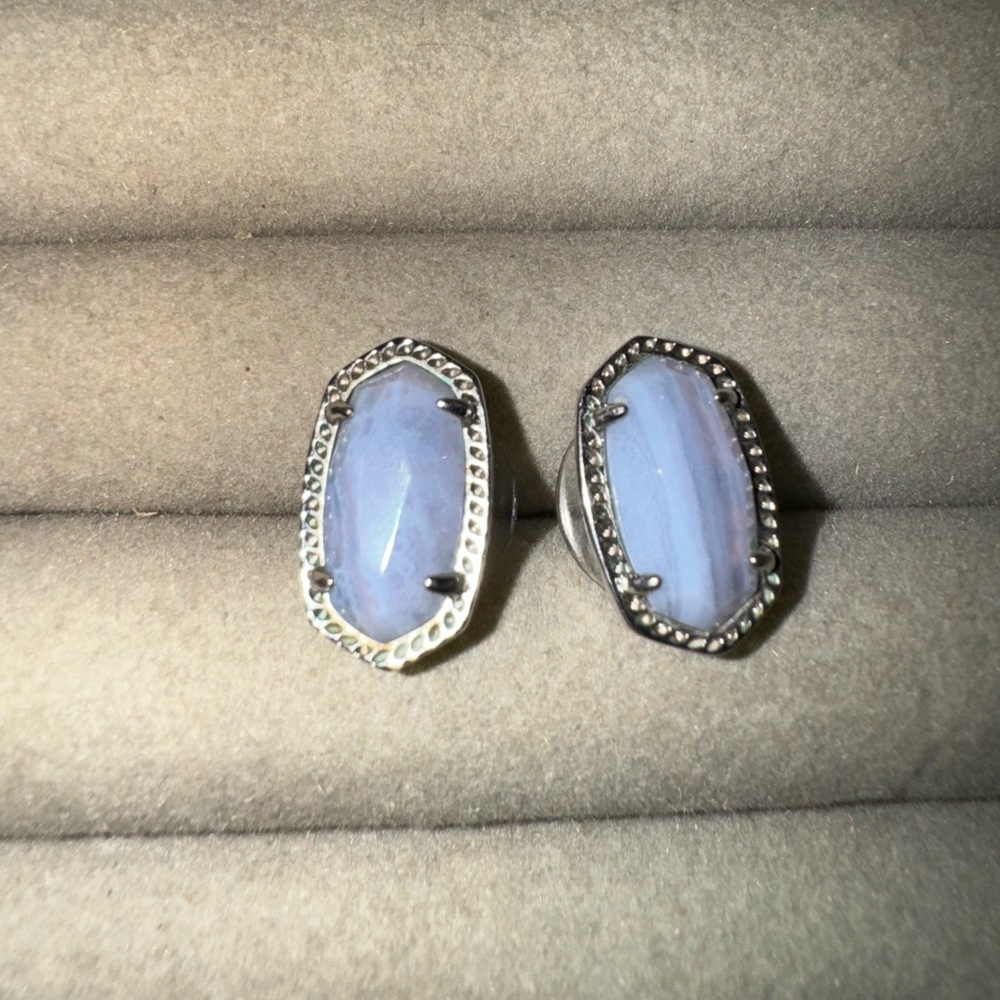 KENDRA SCOTT PALE BLUE STUDS 🌧️
